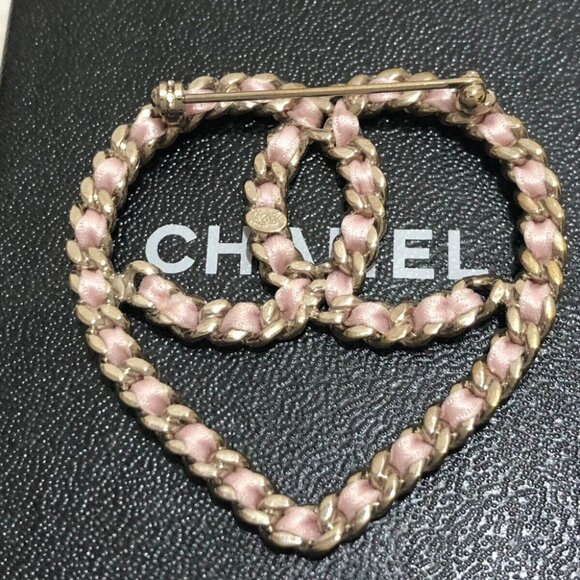 CHANEL CC Logo Pink Cord Heart Brooch Gold Tone Pin 09C Auth w/Box D-d1132 - Picture 2 of 9